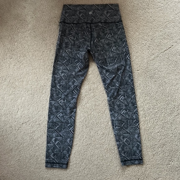 Lululemon size 6 leggings - Picture 2 of 2